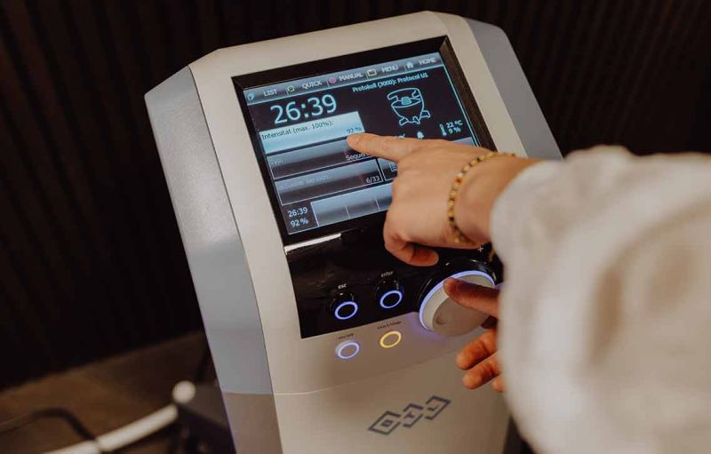 02 Emsella Stuhl Behandlung Fba64428