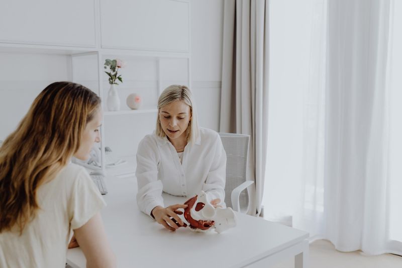 Dr. med. Rieke Hermann - Fachärztin für Frauenheilkunde erklärt das Thema Beckenboden.